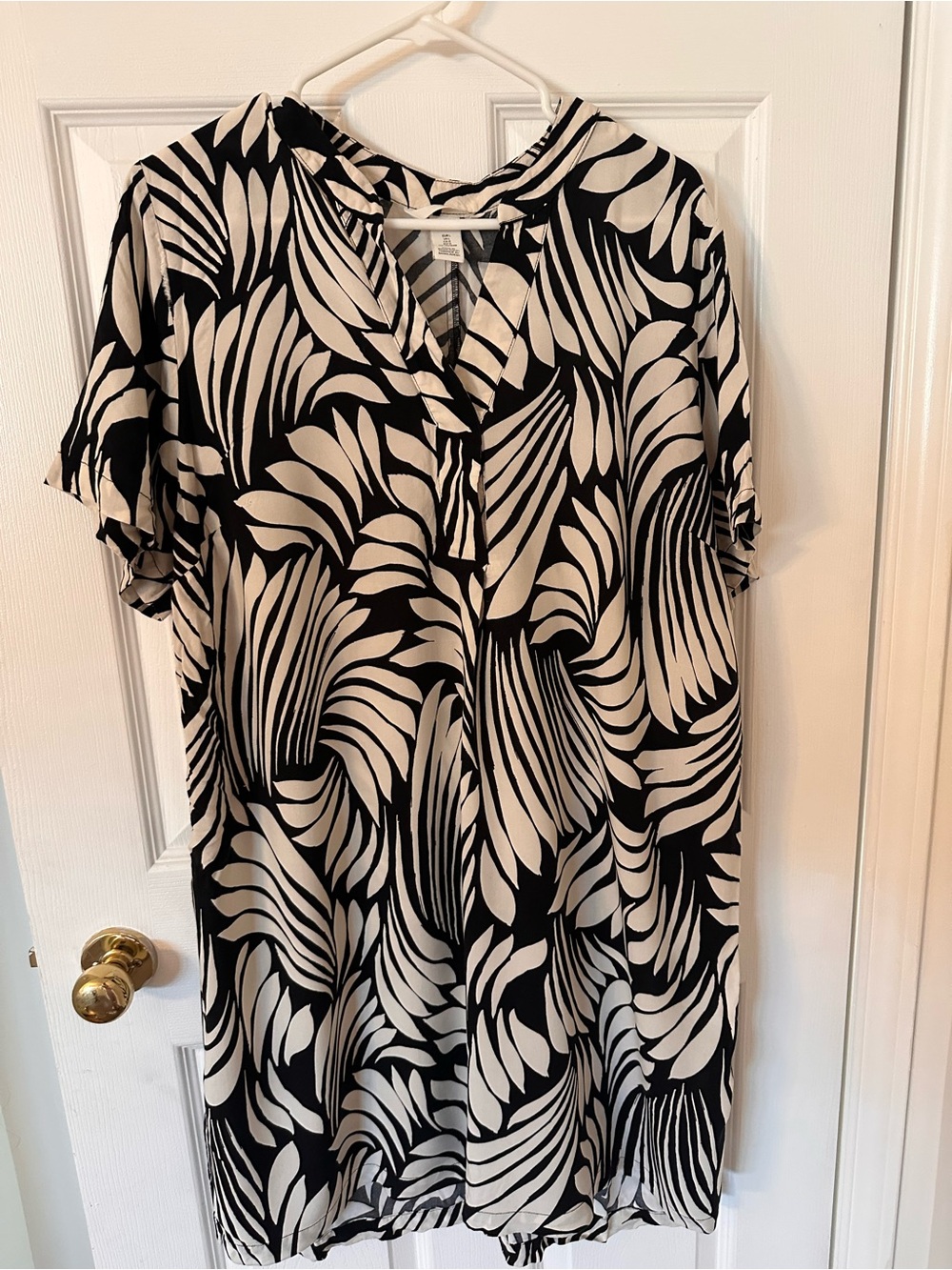 H&M Black and White Leaf-Print Swim Tunic